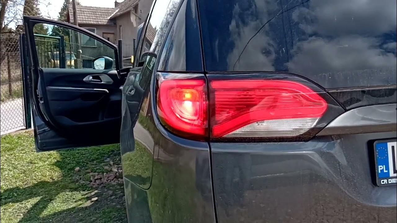 Chrysler Pacifica przeróbka lamp USA na EU - YouTube
