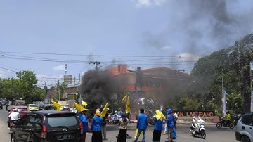 Peringati HKN, Puluhan Demonstran PMII Pinrang Gelar Aksi di Tugu Lasinrang dan Mapolres