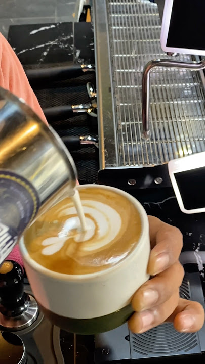 Sore Ngopi Syahdu #coffeart #youtubeshort #coffee #coffeelatte #latteeart #coffeelover #kedaikopi