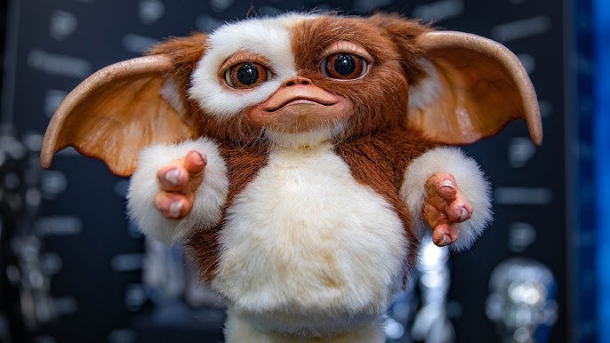 NECA - Gremlins Electronic Dancing Plush Doll Gizmo, Measures 8 Tall, Large