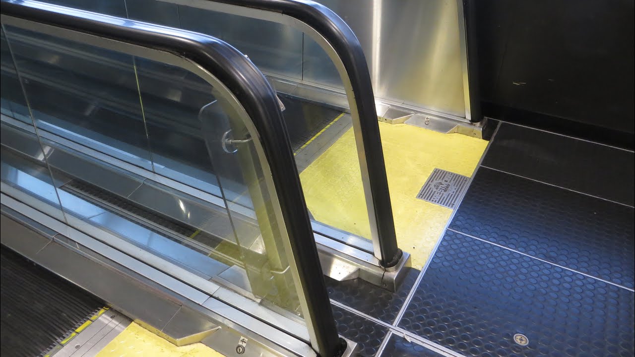 RARE Bouncy WESTMONT SpeedWalk Moving Walkways at the San Francisco International Airport