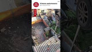 TENTOU ESTACIONAR E ACABOU PENDURANDO O CARRO NO MURO! 😱🚗