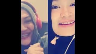 Duet cantik   merdu teh lina sule dan iteung. Bikin enak telinga dan mata.