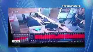 ¡Se desnudó! Pasajera molesta por requisa en El Dorado desafió a policías