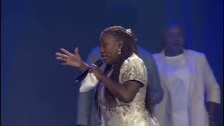 Je marche avec assurance ( Concert de Paris)