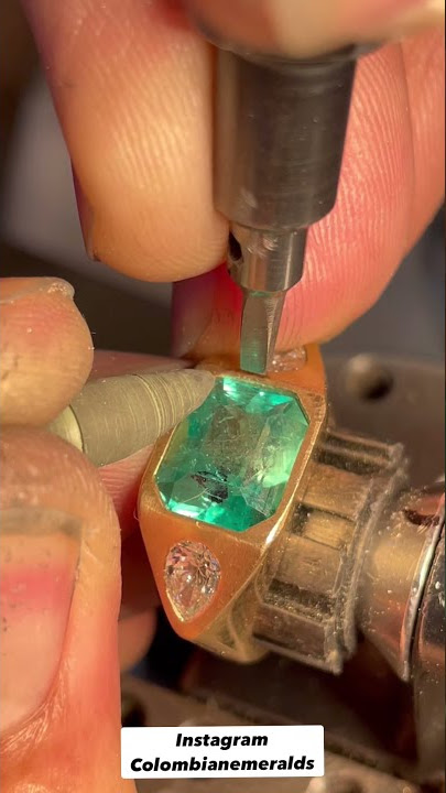 Membuat cincin berlian emas dan zamrud dengan tangan - Cincin Gipsi 3 batu