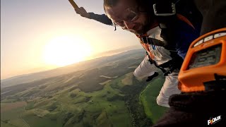 Tandem Skydiving. Zoskok Z Lietadla V Tandeme.