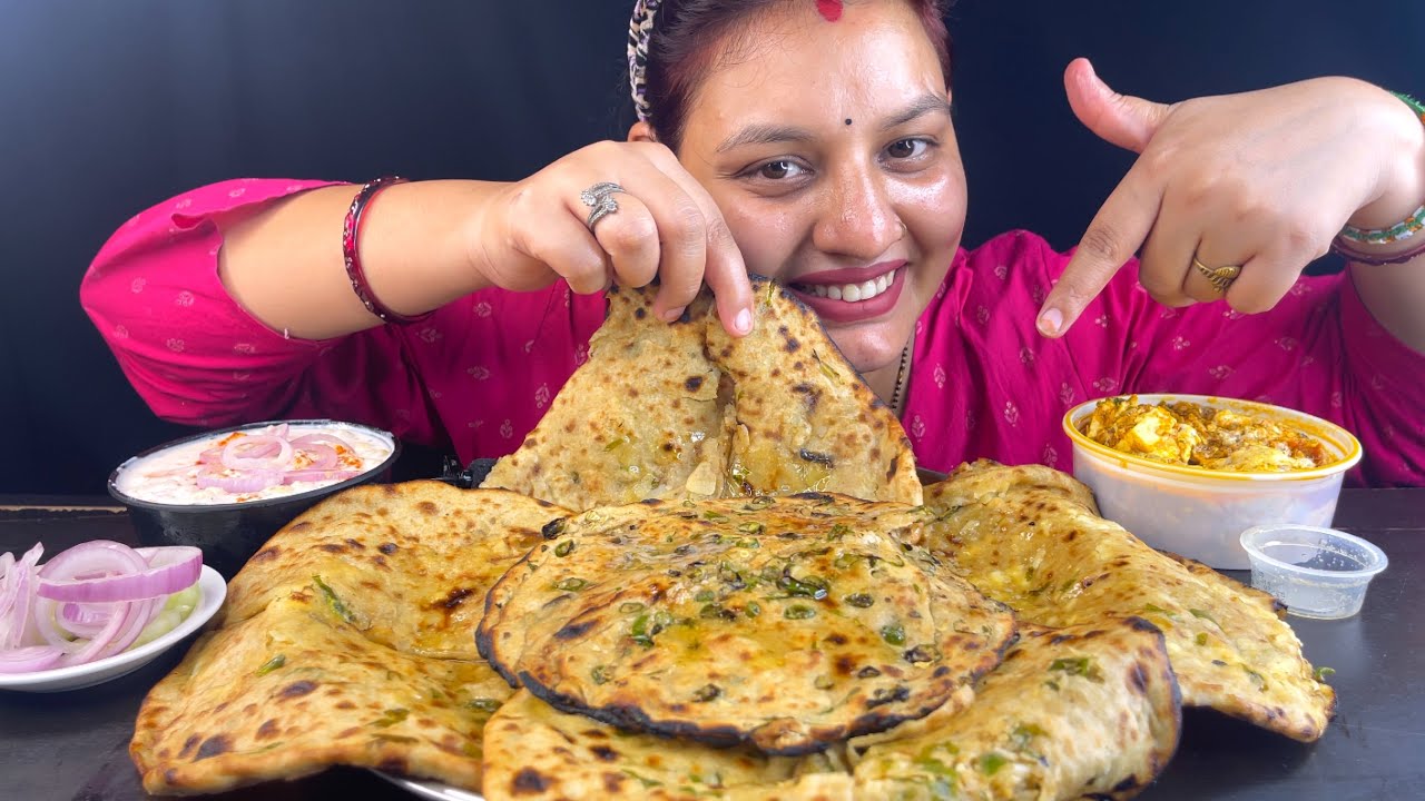 Eating😋Aloo Paratha,Pyaz Paratha,Paneer Paratha,Gobhi Paratha,Butter Paneer,Raita ll Foodie Gd ll