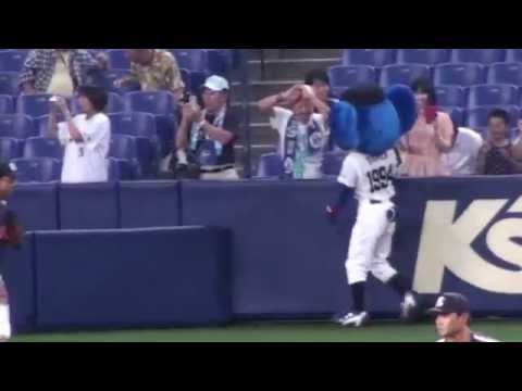 2015.07.15 ドアラとの絡み方が上手いヤクルトの選手たち