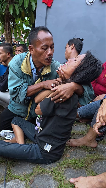 Penonton cantik kesurupan jaranan