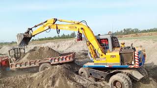 Hitachi 100 showing his ability as loading tractor for construction