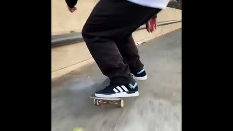 Perfect frontside noseslide @trentmcclung 📱: @trevormcclung | Shralpin Skateboarding