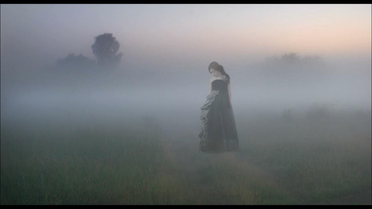 силуэт человека в тумане. ангел над рекой. любовь в тумане. вечерняя мгла. не вините любимых туман.