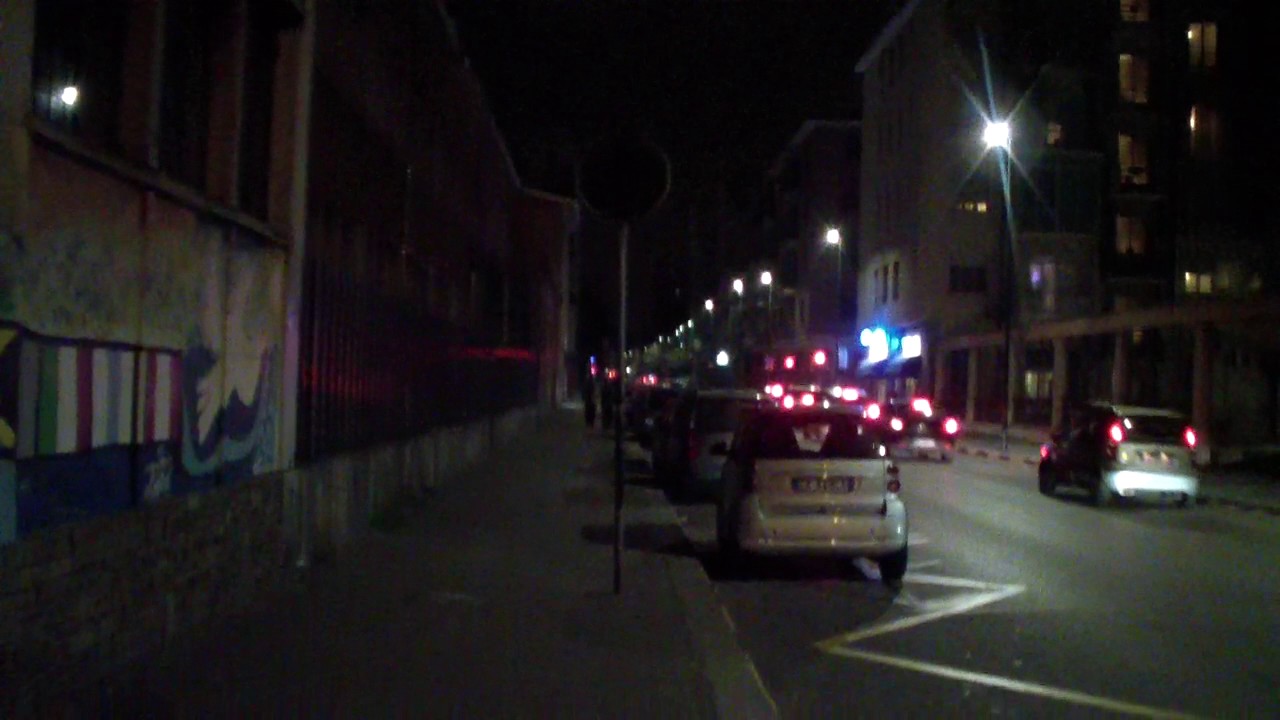 Pizzeria le due torri,cha mangiata alla fermata del bus!!! youtube Pizzeria le torri