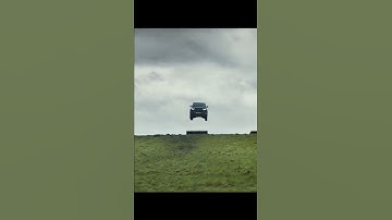 Land Rover Defender amazing stunts part II