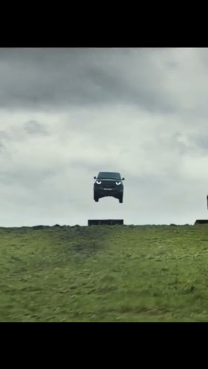 Land Rover Defender amazing stunts part II