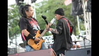 Download Lagu selamat hari raya versi mix huru hara MP3