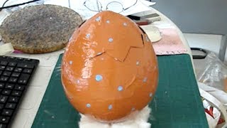 Activité pour enfant : fabrication d'un œuf de pâques collé avec de la farine