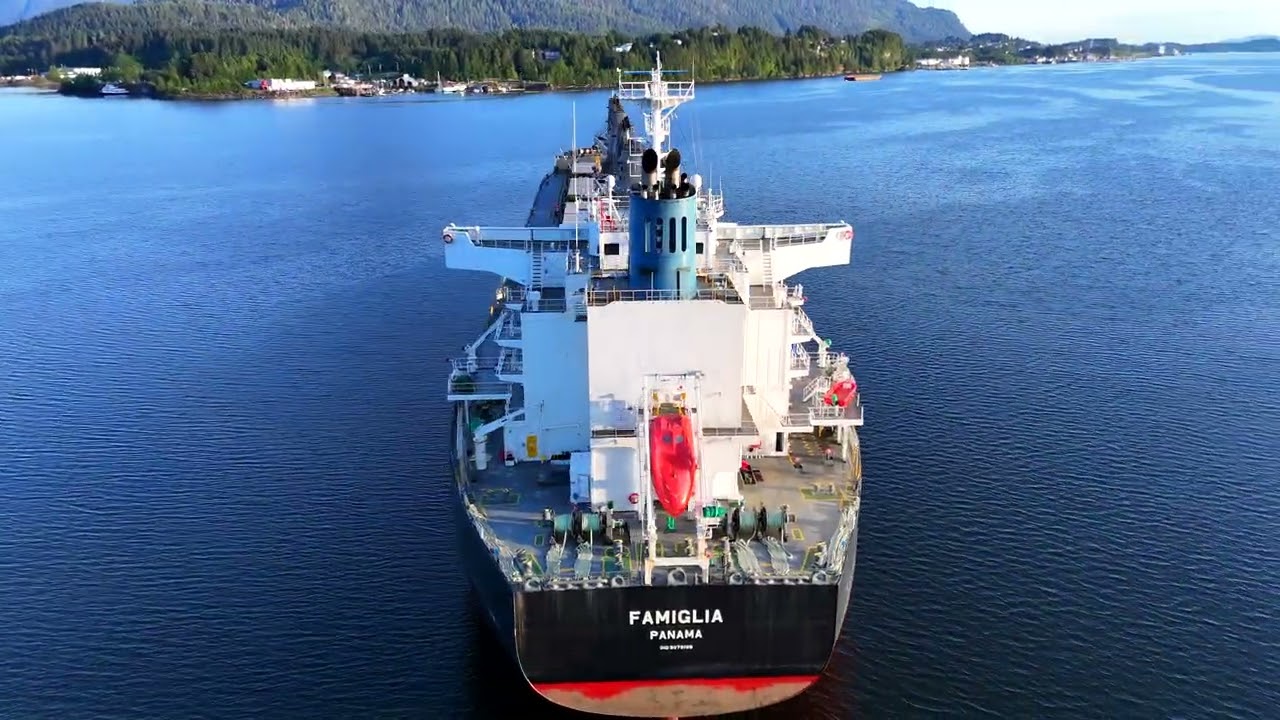 Grain Ship Famiglia Drone flyover - DJI Mini 4