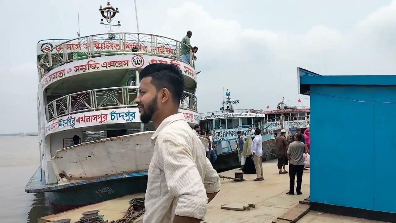 কোটি মানুষের চলাচলের একমাত্র বাহন লঞ্চ