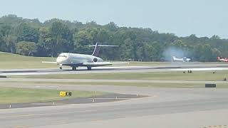 Delta 717-200 Landing At Khpn