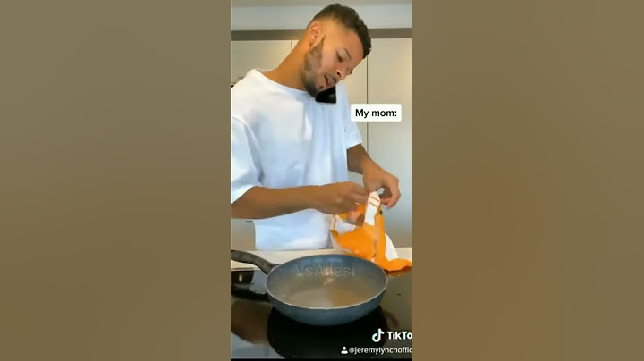ANNEM VS BEN BİR ŞEY KIZARTIRKEN 😂 KOMİK VİDEO