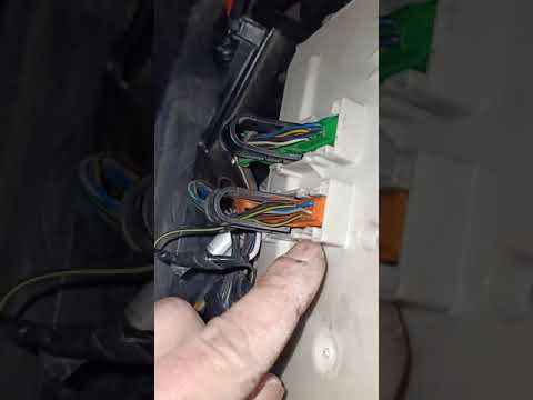 дополнительная кнопка открывания багажника,форд фокус 2