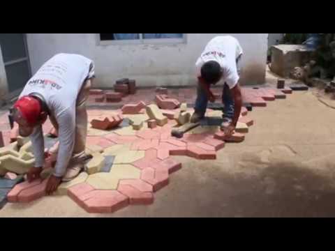 PROCESO DE INSTALACIÓN DE ADOQUÍN EN UN PATIO PEQUEÑO - YouTube