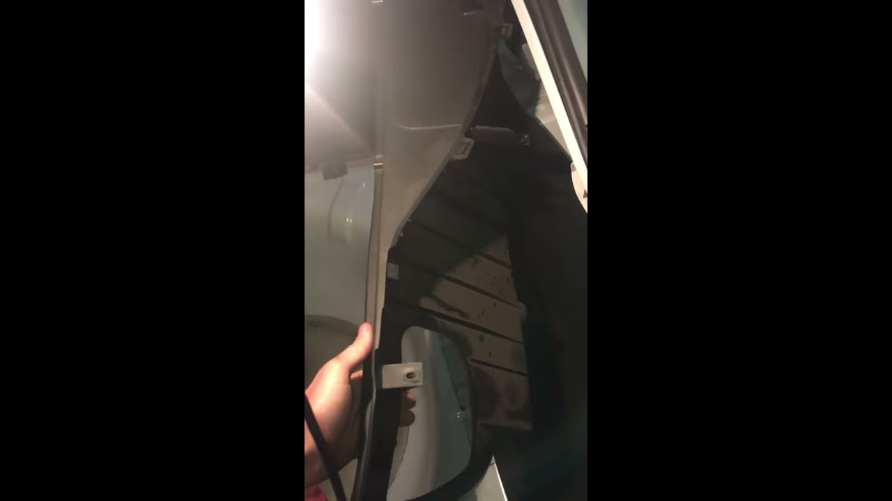 снять багажник на Лада Гранта снять багажник на Лада Гранта