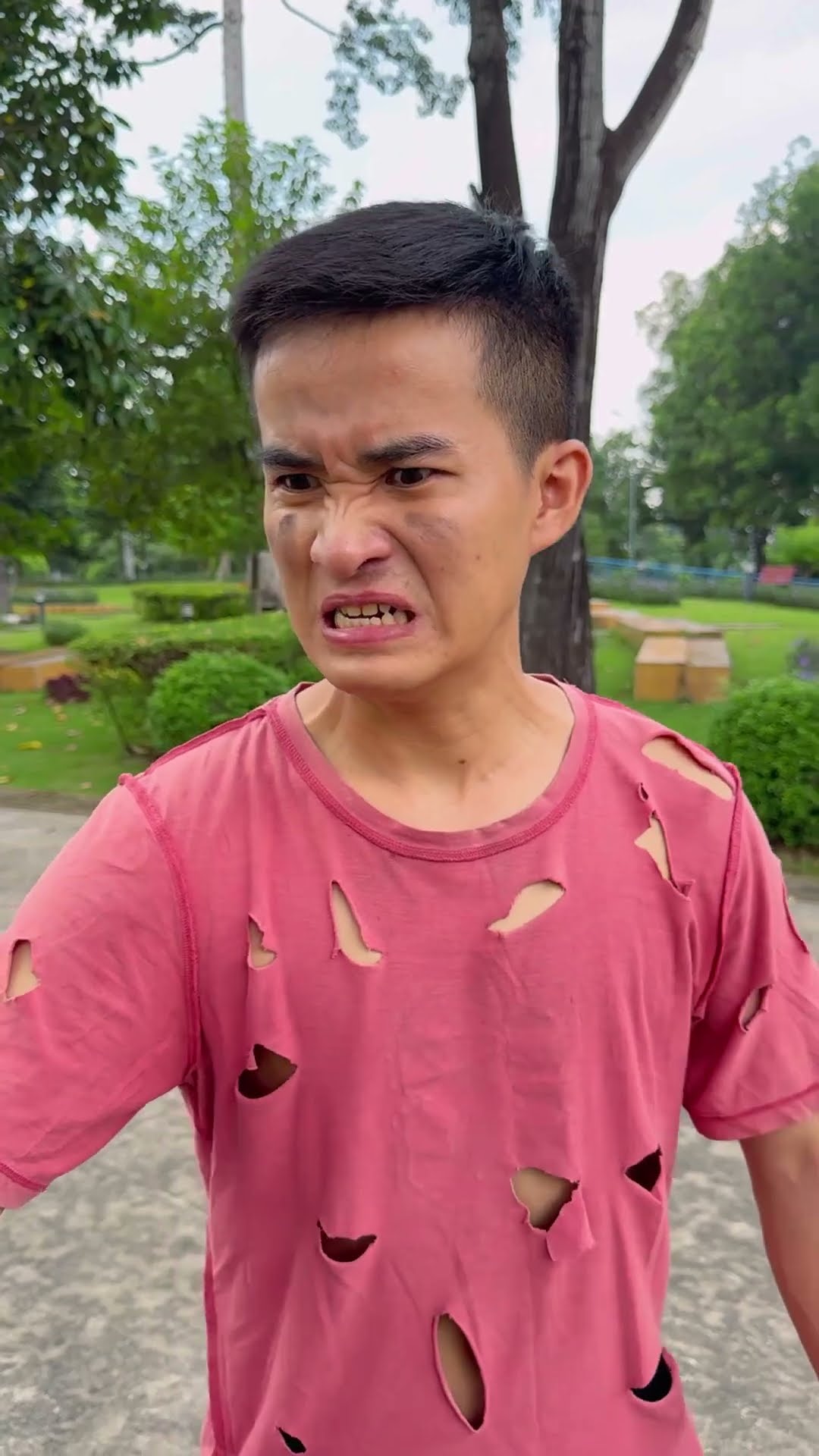 LNS - chia sẻ tô mì cho cậu bé nghèo || Share a bowl of noodles with a poor boy #shorts