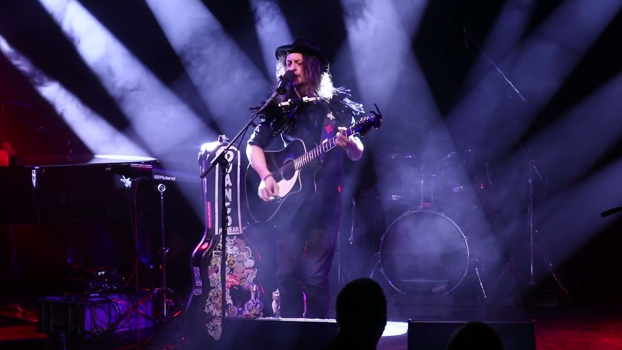 One-man band Django McLear performs A Ramblin’ Man live  Arno Zillmer’s Open Mic @ Wabe Berlin