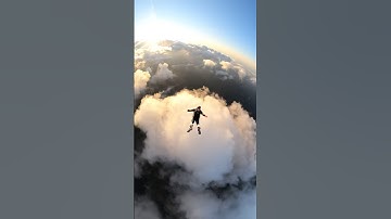 🪂🌧️Enter the cloud in free fall and skydiving🌧️🪂 #skydiving #freefalling #freefly #skydive