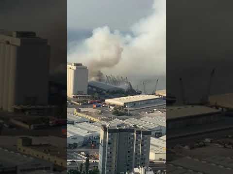 اندلاع حريق كبير في مرفأ بيروت