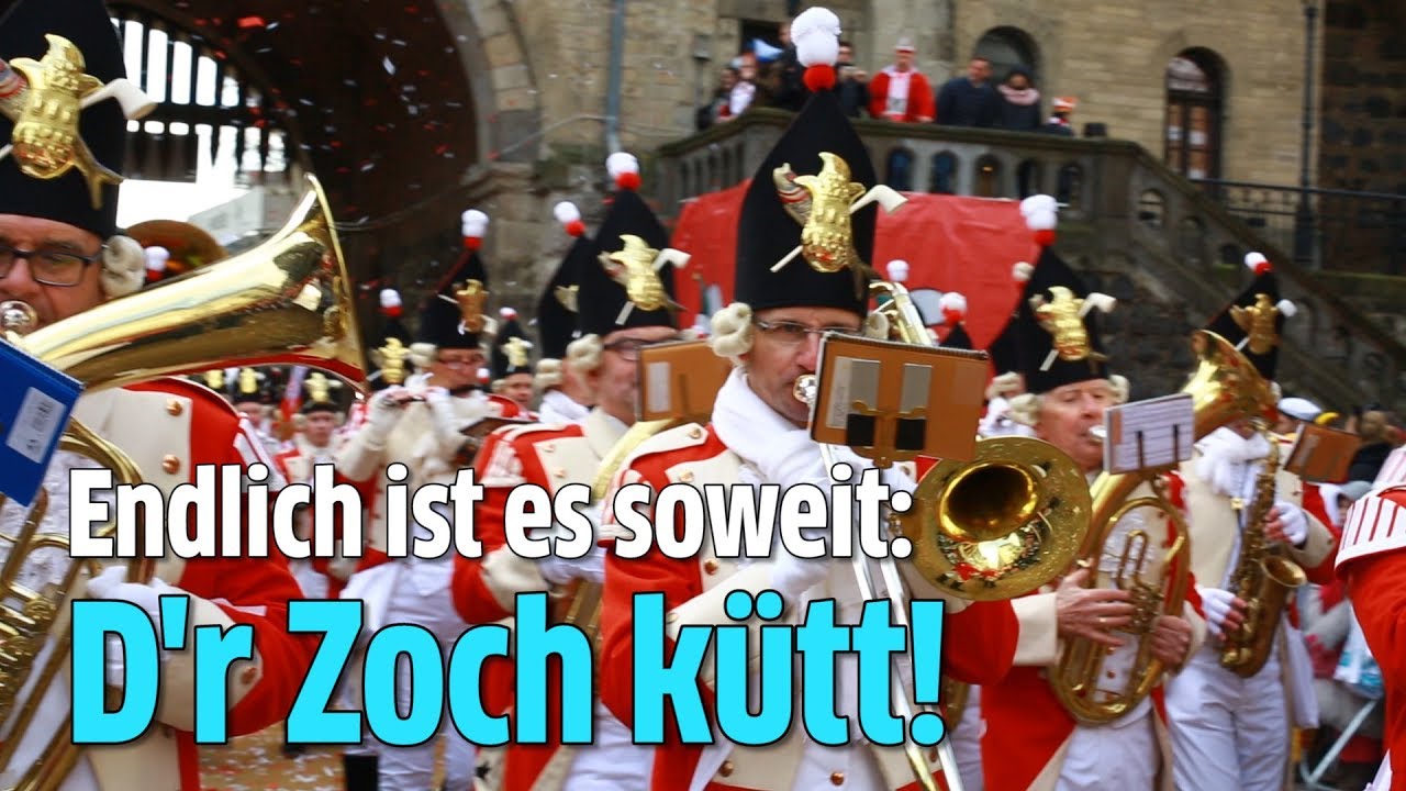 Kölner Rosenmontagszug: Die ersten Wagen und Fußgruppen ziehen auf die Severinstraße