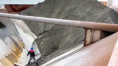 Barge unloading 4400 tons of ore - Vlog of work on barge - Relaxing video