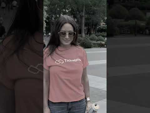 We took Lisa Ann to the streets of NYC to promote our app, but nobody knew who she was 😭