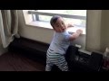 生後8ヶ月の赤ちゃん つかまり立ちが楽しい!でも危ないよ!【YouTube CaptureでUP】