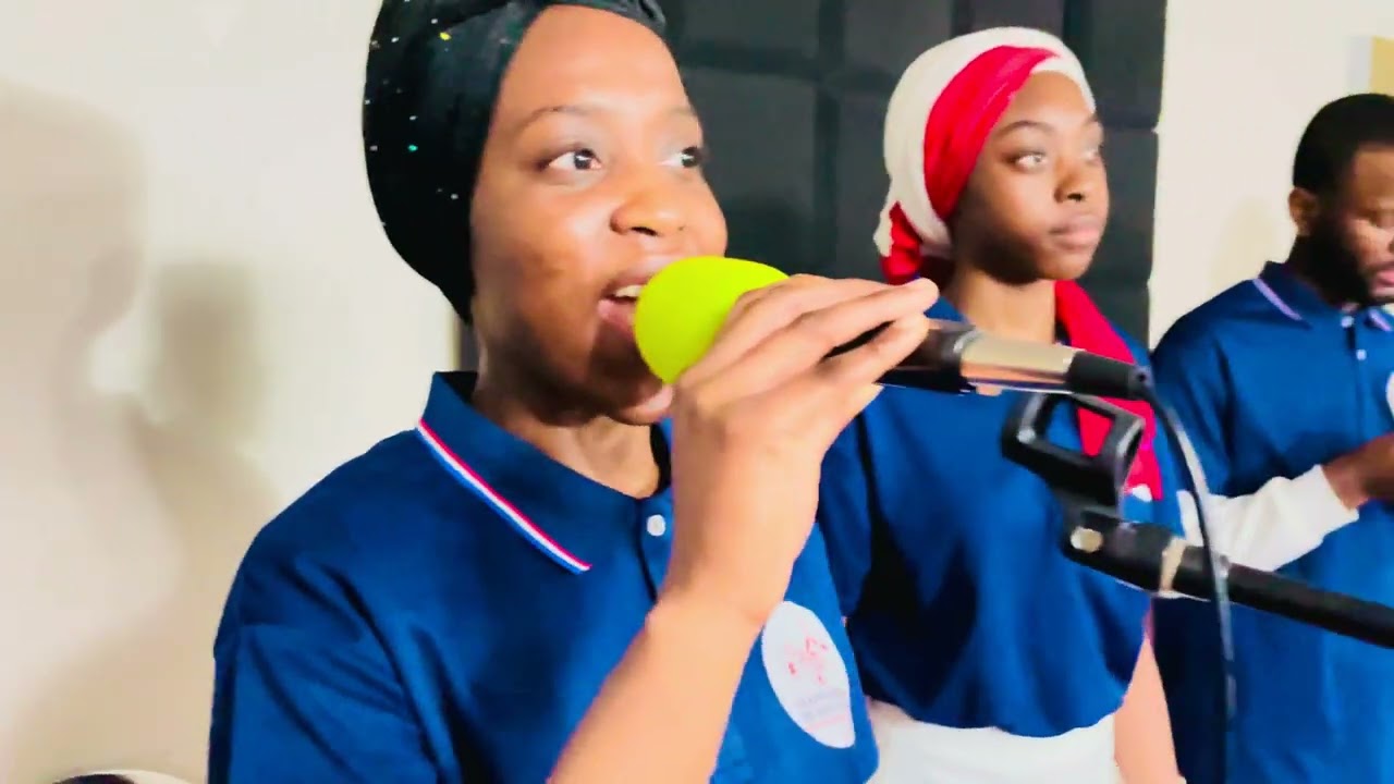 Au pied de la sainte Croix 