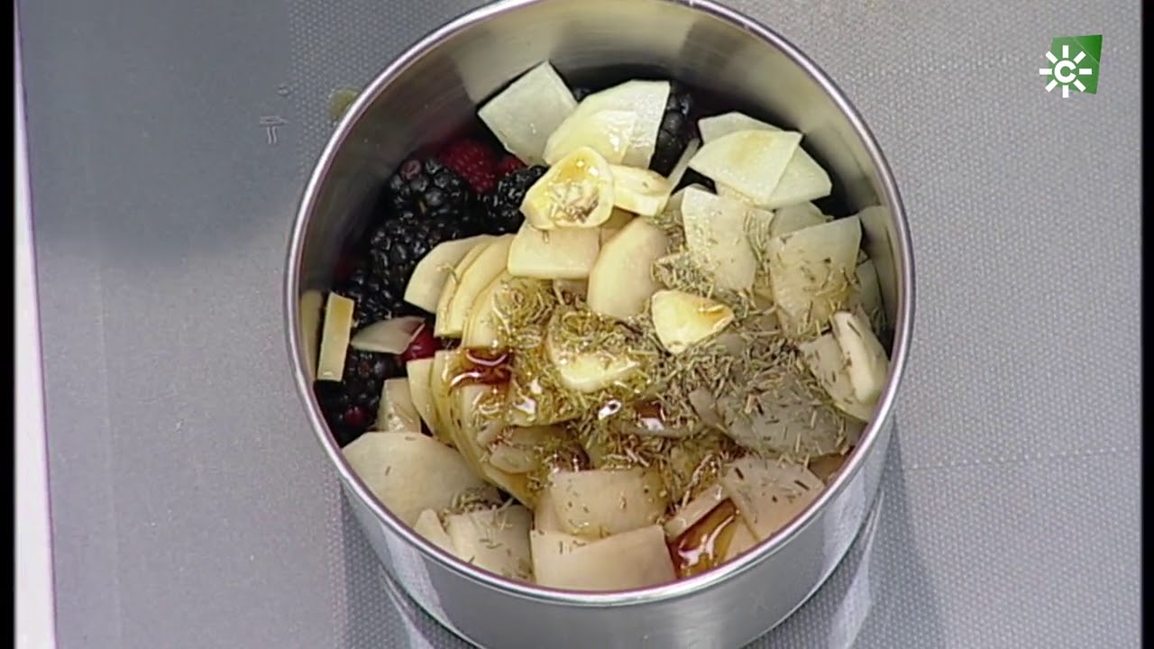 Cómetelo | Solomillos rellenos con salsa de frutos rojos