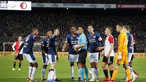 Fans of Feyenoord threw the second ball in the field