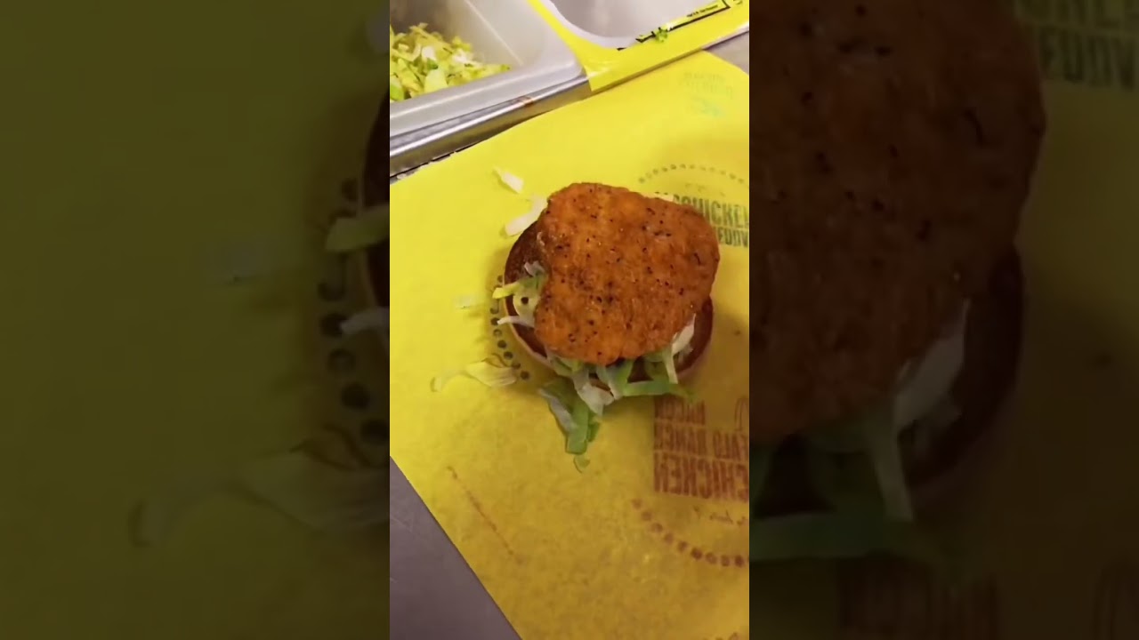 How to make a McChicken! 🐔 🐓 