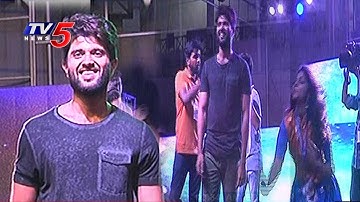 Vijay Devarakonda Dance to Chiru Song | Vignan Tarang 2K17 | TV5 News
