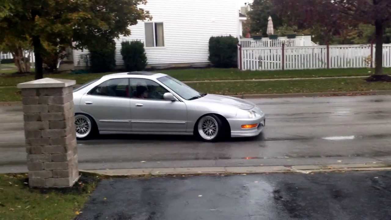 Slammed Acura Integra LS Straight Piped.