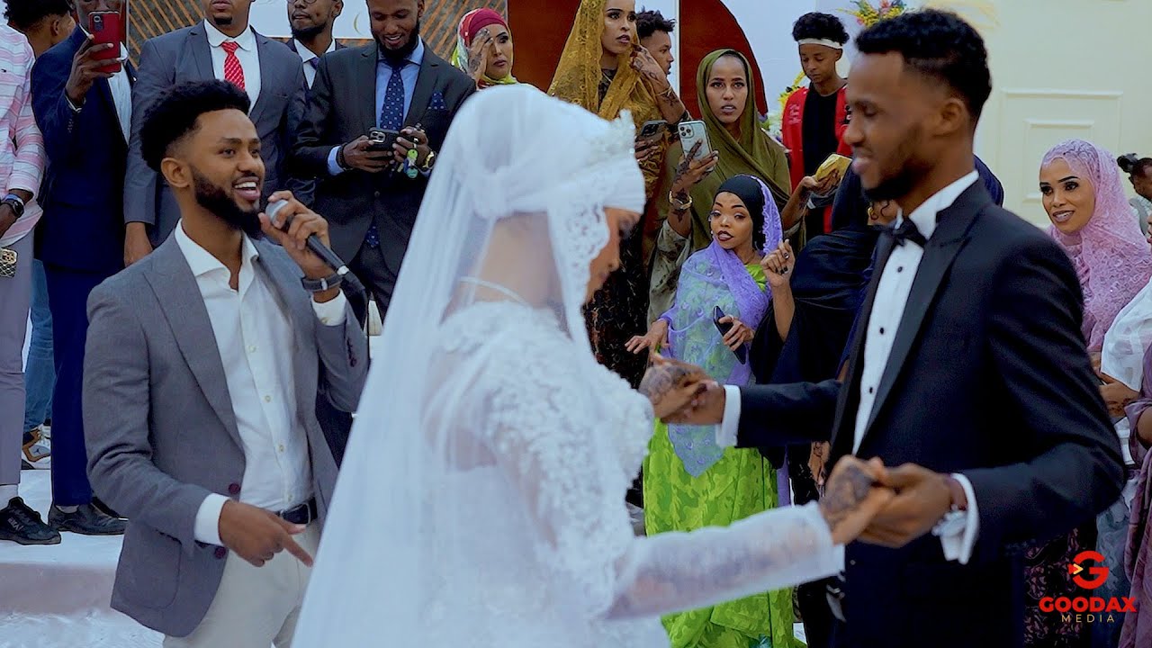 Mashinadagi pul uchun Lelik, Lena va Nastya ormon pornosida