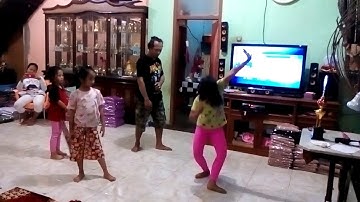 Jaipongan Kembang Simajungjang "Proses latihan tari Jaipongan anak Lagu Kulu-Kulu Hiji Catetan"