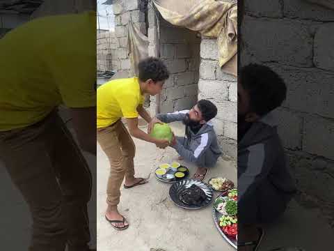 ضاهرنا مايصلي عمود بطنه