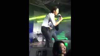 Idol Hát Còn Tranh Thủ Giao Lưu Cùng Fans Qúa Dễ Thương