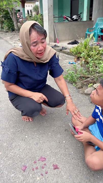 Mamak, let me borrow your sandals for a moment #shorts