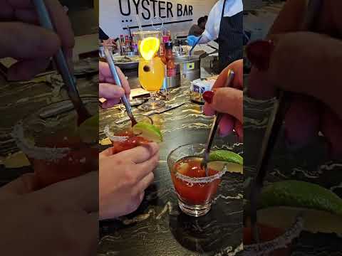 OYSTER BAR IS A PERFECT SPOT TO HAVE A DRINK AND HAVE YUMMY FOOD #shorts #tinaycreationusa