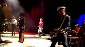 Gorillaz - Stylo [Live at Glastonbury 2010] HD